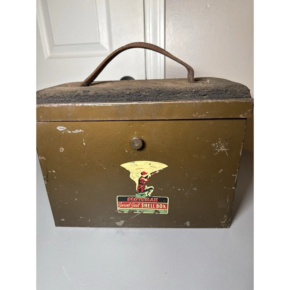 Vintage Scotsman Swivel Seat Shell Box 360* Swivel Metal WORKS Man Cave Hunting